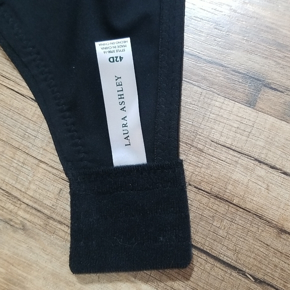 LAURA ASHLEY Black Lace Molded Cup Underwire Bra - 42D - Picture 4 of 13